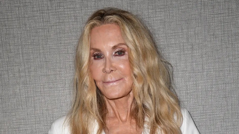 Joan Van Ark’s Transformation: Blepharoplasty and Plastic Surgery Speculations