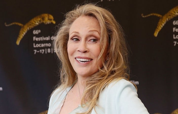 Faye Dunaway’s Speculated Plastic Surgery: Facelifts and Brow Lifts Explained